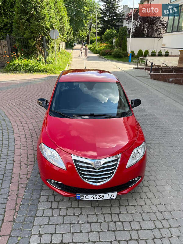 Хэтчбек Lancia Ypsilon 2014 в Львове