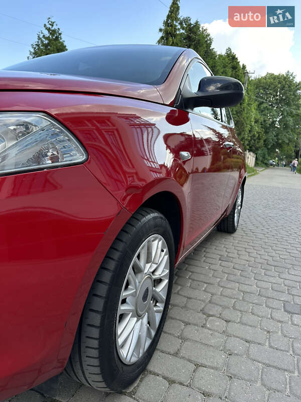Хэтчбек Lancia Ypsilon 2014 в Львове