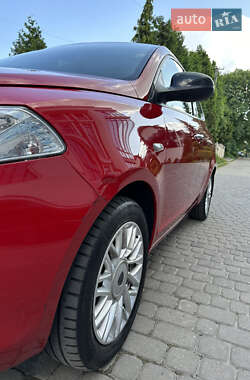 Хэтчбек Lancia Ypsilon 2014 в 