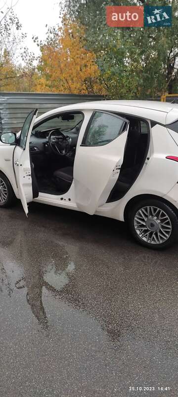 Хетчбек Lancia Ypsilon 2013 в Києві фото 7 Хетчбек Lancia Ypsilon 2013 в Києві