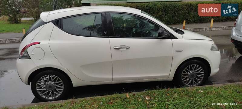 Хетчбек Lancia Ypsilon 2013 в Києві фото 28 Хетчбек Lancia Ypsilon 2013 в Києві
