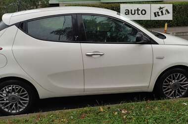 Хэтчбек Lancia Ypsilon 2013 в Киеве