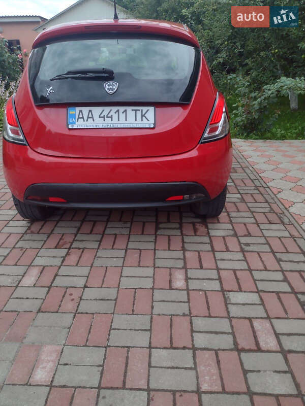 Хэтчбек Lancia Ypsilon 2012 в Киеве