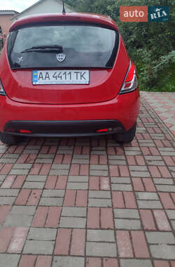 Хэтчбек Lancia Ypsilon 2012 в 
