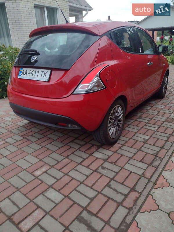Хэтчбек Lancia Ypsilon 2012 в Киеве