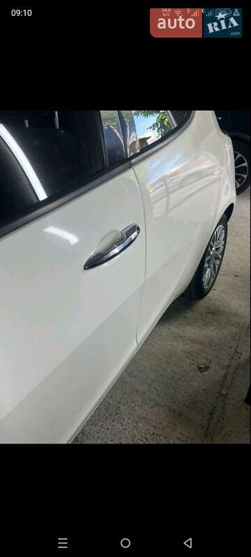 Хетчбек Lancia Ypsilon 2013 в Києві фото 5 Хетчбек Lancia Ypsilon 2013 в Києві