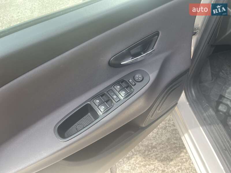 Хэтчбек Lancia Ypsilon 2012 в Ужгороде