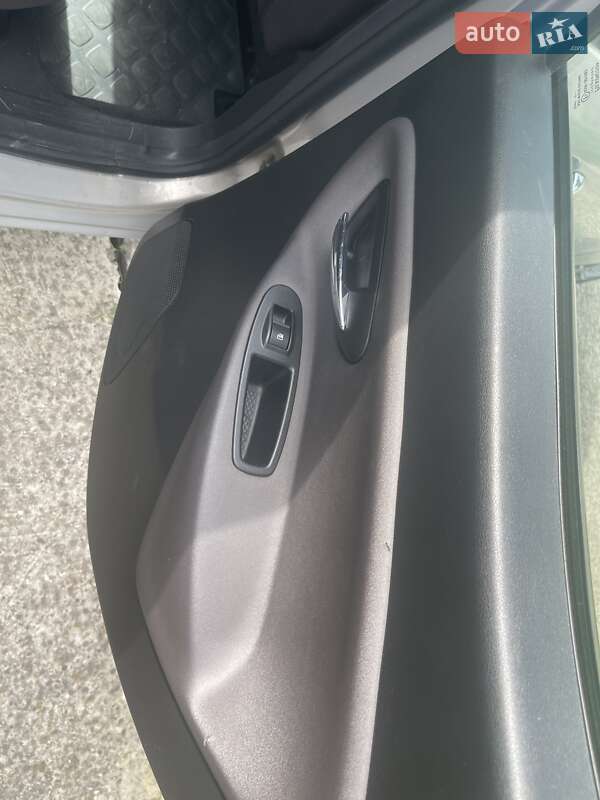 Хэтчбек Lancia Ypsilon 2012 в Ужгороде