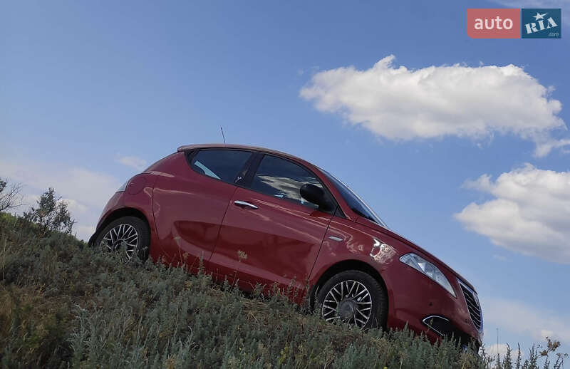 Хэтчбек Lancia Ypsilon 2013 в Краматорске