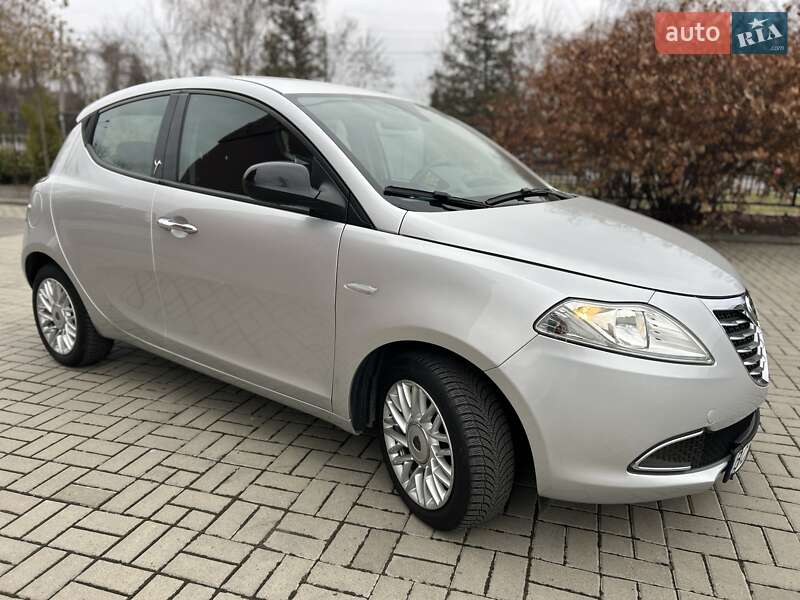 Хетчбек Lancia Ypsilon 2015 в Львові фото 4 Хетчбек Lancia Ypsilon 2015 в Львові