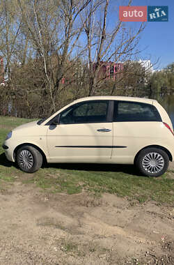 Хэтчбек Lancia Ypsilon 2006 в 