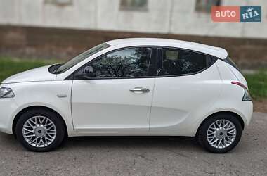 Хэтчбек Lancia Ypsilon 2013 в 