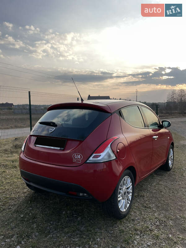 Хэтчбек Lancia Ypsilon 2013 в Ровно
