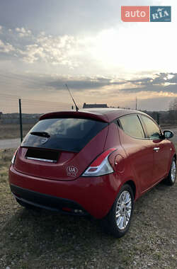Хетчбек Lancia Ypsilon 2013 в 