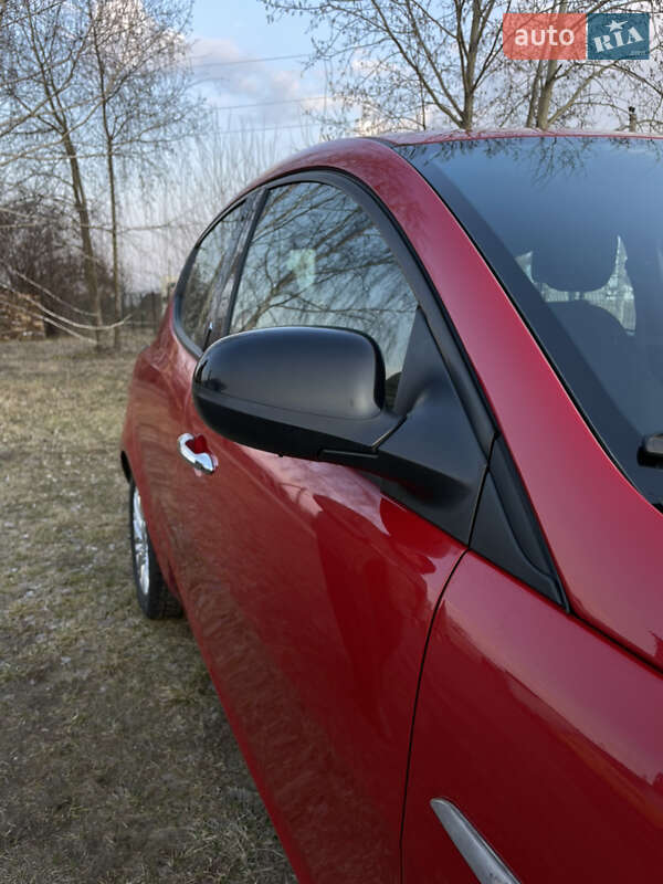 Хэтчбек Lancia Ypsilon 2013 в Ровно