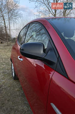 Хетчбек Lancia Ypsilon 2013 в 