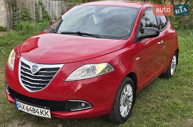 Хетчбек Lancia Ypsilon 2013 в 