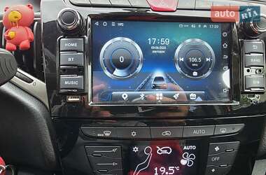 Хетчбек Lancia Ypsilon 2013 в 