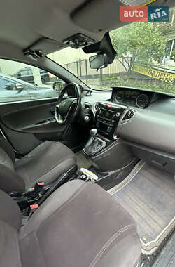 Хэтчбек Lancia Ypsilon 2012 в 