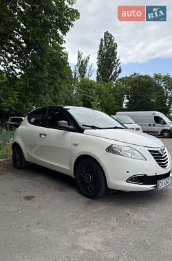 Хэтчбек Lancia Ypsilon 2012 в 