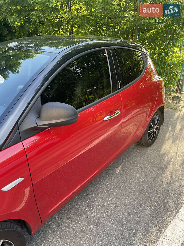Хэтчбек Lancia Ypsilon 2012 в Харькове