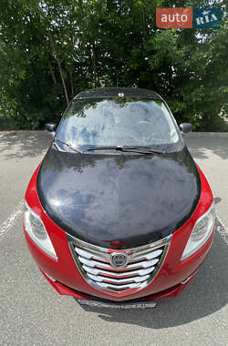 Хэтчбек Lancia Ypsilon 2012 в 