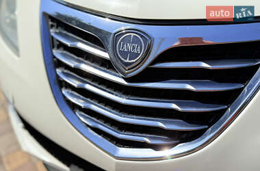 Хетчбек Lancia Ypsilon 2012 в 