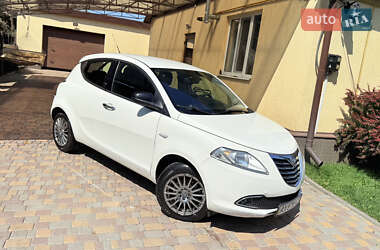 Хетчбек Lancia Ypsilon 2012 в 