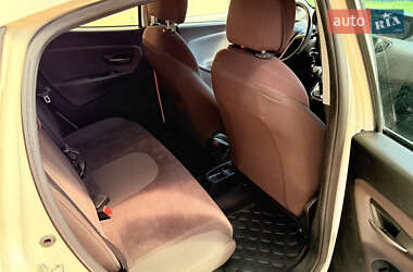 Хетчбек Lancia Ypsilon 2012 в 