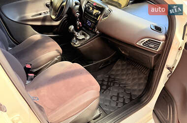 Хетчбек Lancia Ypsilon 2012 в 