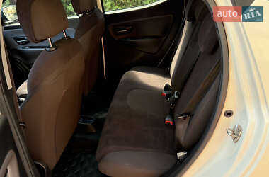 Хетчбек Lancia Ypsilon 2012 в 