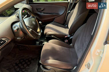 Хетчбек Lancia Ypsilon 2012 в 