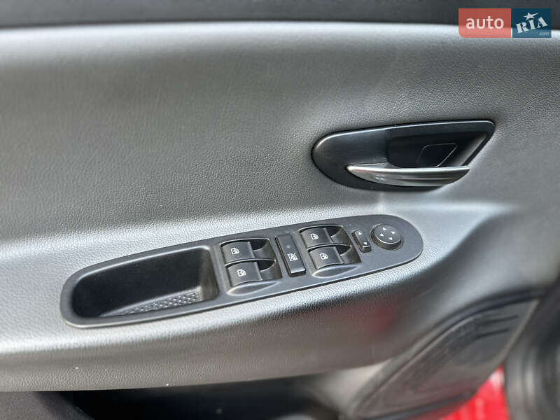 Хетчбек Lancia Ypsilon 2012 в Києві