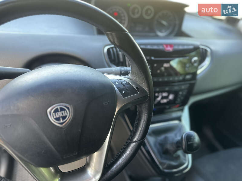 Хетчбек Lancia Ypsilon 2012 в Києві