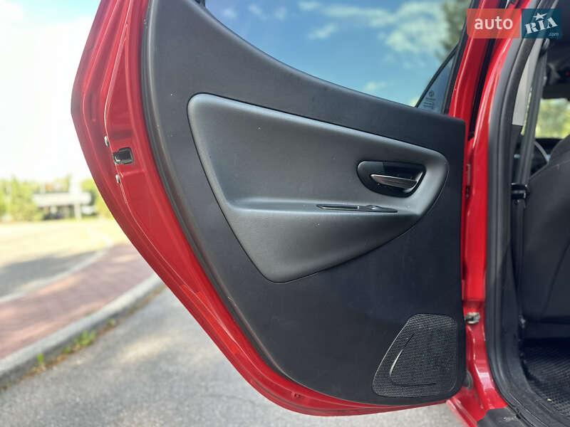 Хетчбек Lancia Ypsilon 2012 в Києві