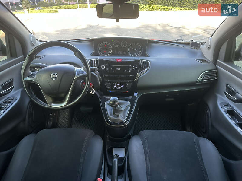 Хетчбек Lancia Ypsilon 2012 в Києві