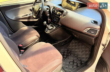 Хэтчбек Lancia Ypsilon 2012 в 