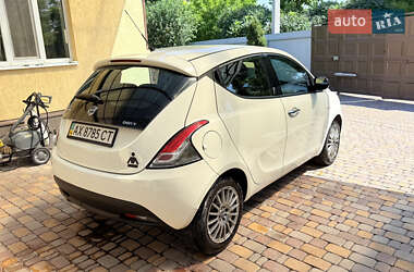 Хэтчбек Lancia Ypsilon 2012 в 