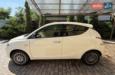 Хэтчбек Lancia Ypsilon 2012 в 