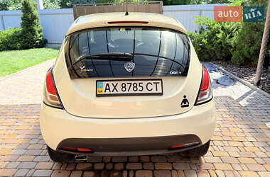 Хэтчбек Lancia Ypsilon 2012 в 