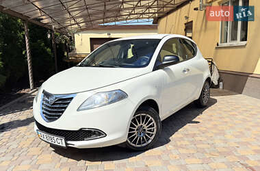 Хэтчбек Lancia Ypsilon 2012 в 