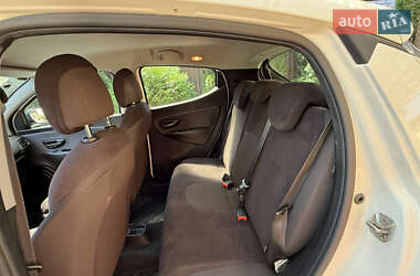 Хэтчбек Lancia Ypsilon 2012 в 