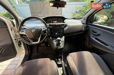 Хэтчбек Lancia Ypsilon 2012 в 