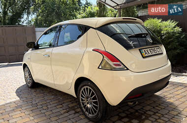 Хэтчбек Lancia Ypsilon 2012 в 