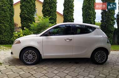 Хэтчбек Lancia Ypsilon 2012 в 