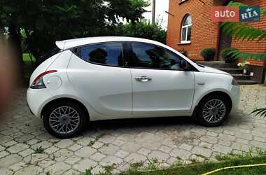Хэтчбек Lancia Ypsilon 2012 в 