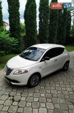 Хэтчбек Lancia Ypsilon 2012 в 