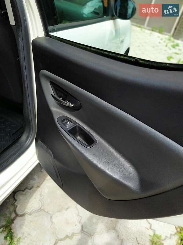 Хэтчбек Lancia Ypsilon 2012 в Ровно