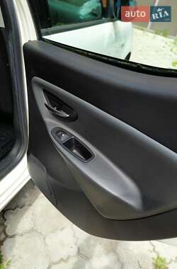 Хэтчбек Lancia Ypsilon 2012 в 