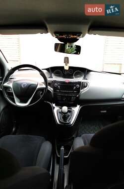 Хэтчбек Lancia Ypsilon 2012 в 